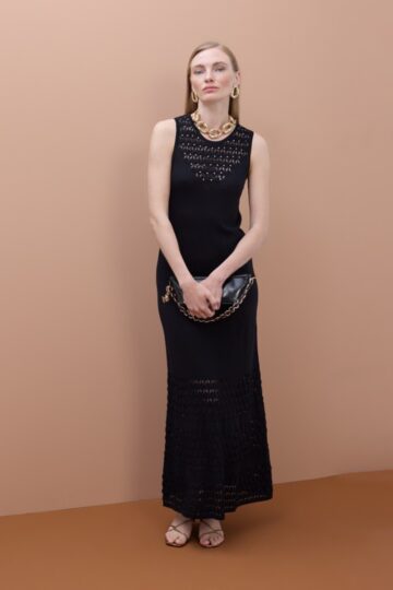 Μακρύ πλεκτό φόρεμα με φαρδιές τιράντες και κοφτερή λαιμόκοψη MS2616001_00N