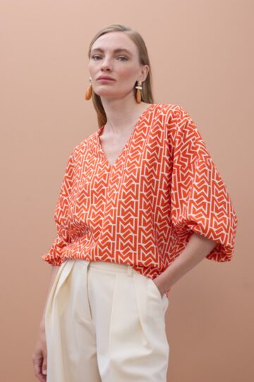 Lola Casademunt Μπλούζα M με σατέν λαιμόκοψη V και λογότυπο MS2615035_209